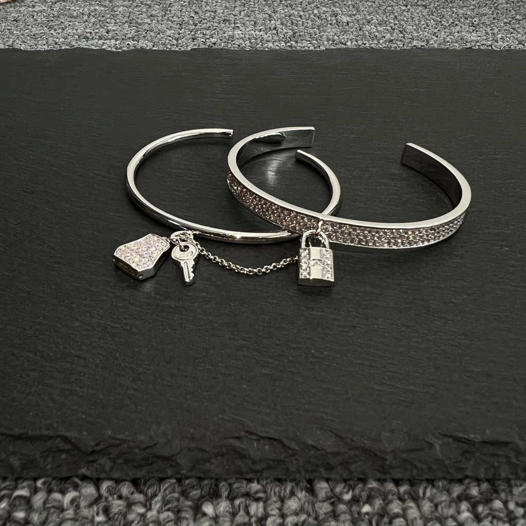 Hermes Kelly Clochette Diamonds 18K Gold Bracelet